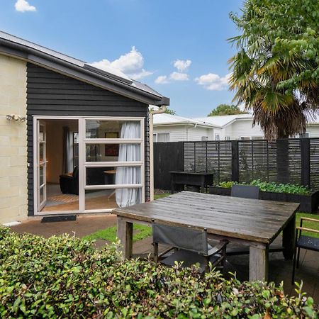 Sunny, Quiet, 2-Bedroom Unit In Fabulous Location! Cambridge Bagian luar foto
