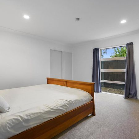 Sunny, Quiet, 2-Bedroom Unit In Fabulous Location! Cambridge Bagian luar foto