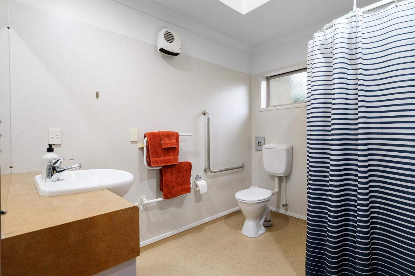 Sunny, Quiet, 2-Bedroom Unit In Fabulous Location! Cambridge Bagian luar foto