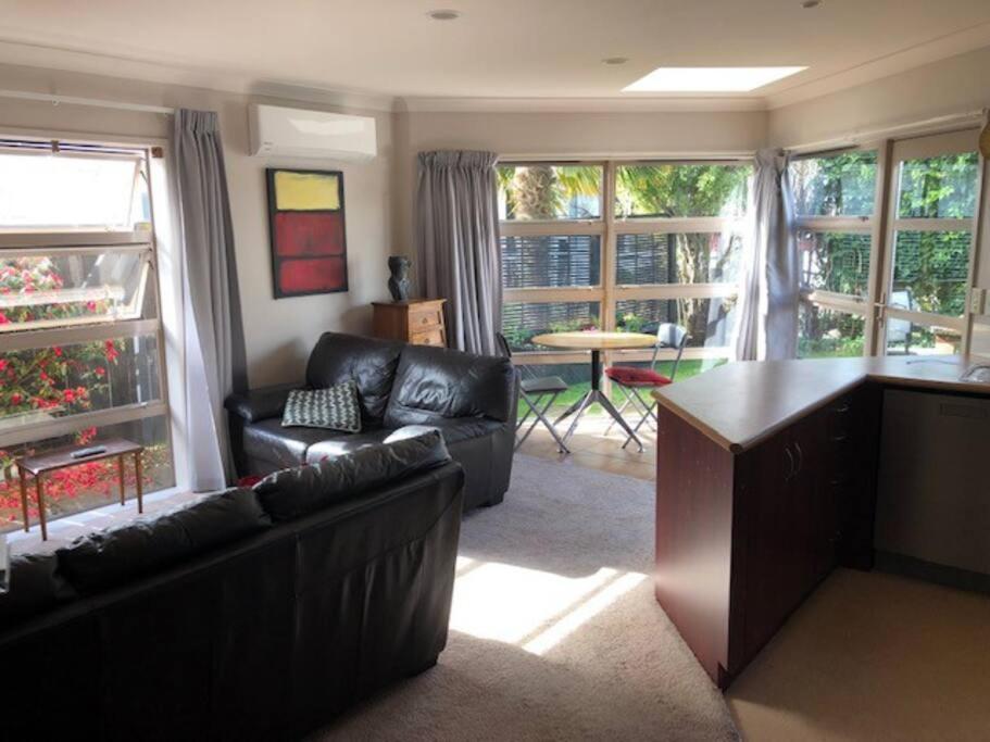 Sunny, Quiet, 2-Bedroom Unit In Fabulous Location! Cambridge Bagian luar foto