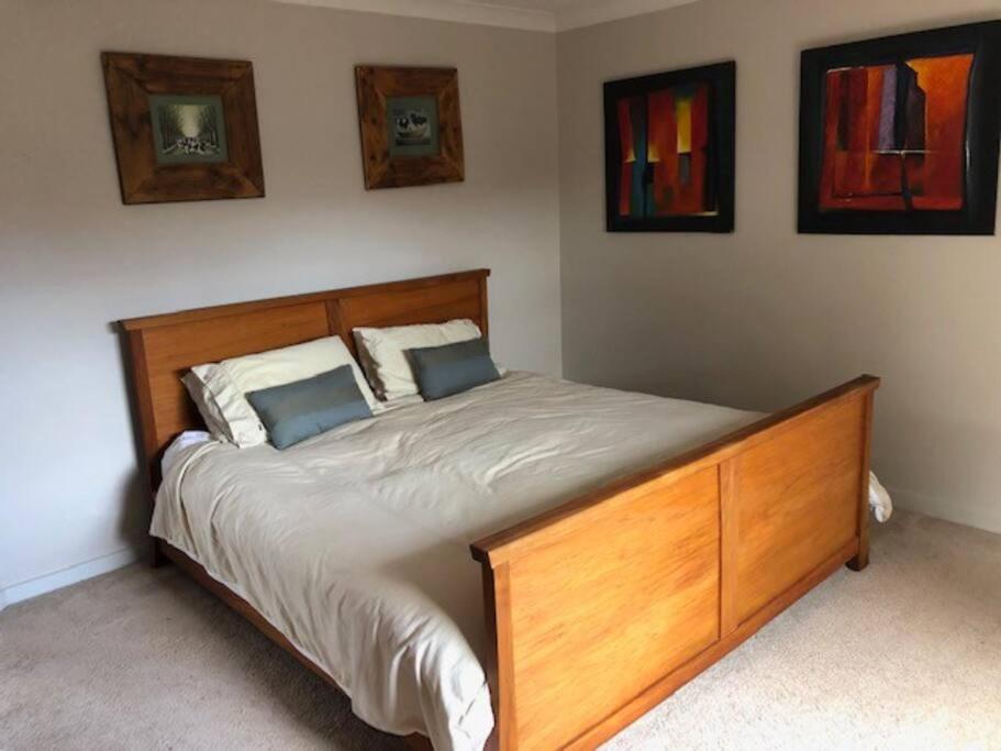 Sunny, Quiet, 2-Bedroom Unit In Fabulous Location! Cambridge Bagian luar foto