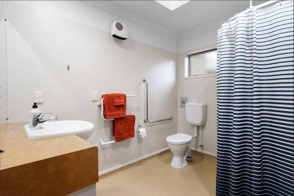 Sunny, Quiet, 2-Bedroom Unit In Fabulous Location! Cambridge Bagian luar foto