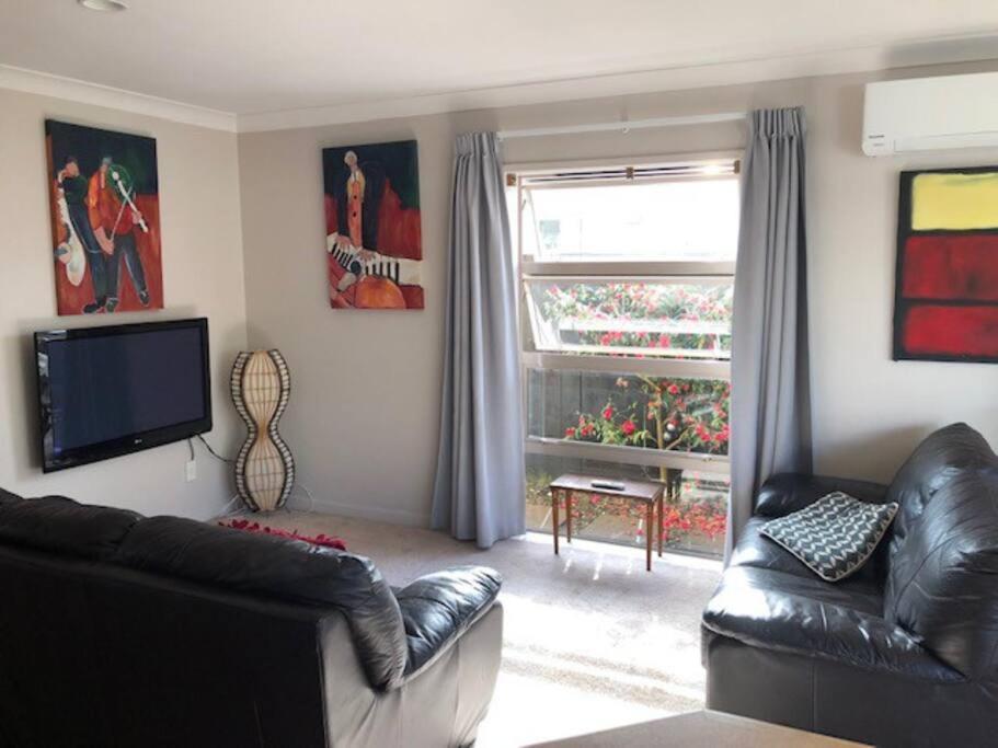 Sunny, Quiet, 2-Bedroom Unit In Fabulous Location! Cambridge Bagian luar foto