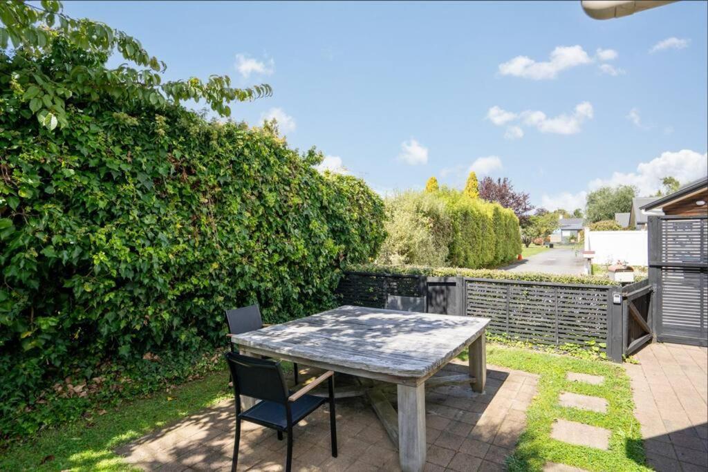 Sunny, Quiet, 2-Bedroom Unit In Fabulous Location! Cambridge Bagian luar foto