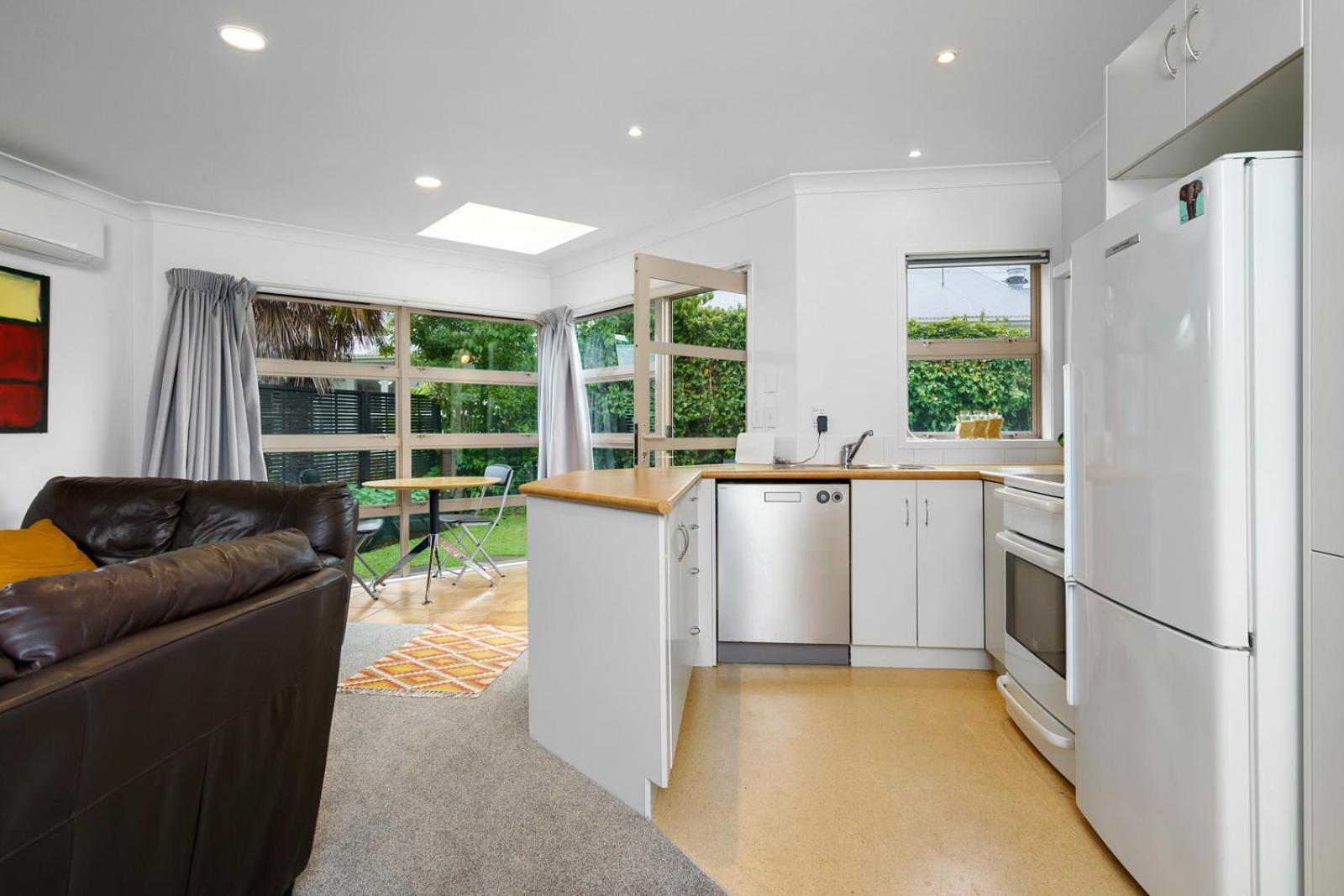 Sunny, Quiet, 2-Bedroom Unit In Fabulous Location! Cambridge Bagian luar foto